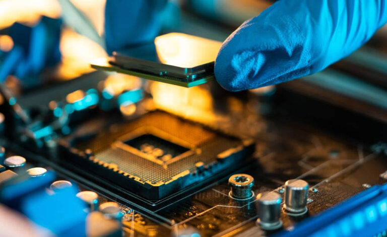 High-speed PCB manufacturing line producing low-loss laminate boards